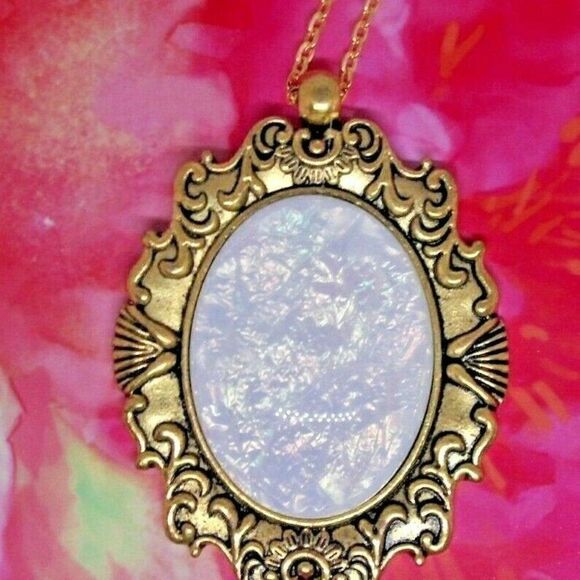 Christmas gift - White Opal Aurora Borealis Cameo Necklace Wedding bridal gift - Picture 4 of 7